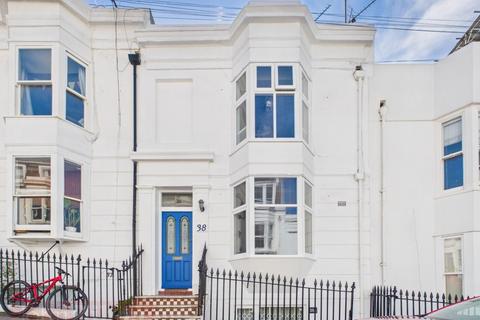 1 bed property, in Montpelier Street, £300,000