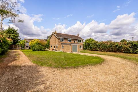 4 bed property, in Fen Gate, £550,000