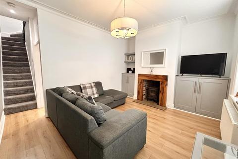 3 bed property, in Hope Hall Terrace, £170,000
