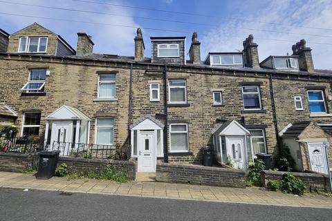 3 bed property, in Hope Hall Terrace, £170,000