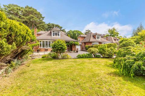 4 bed property, in Queens Park Avenue, £650,000