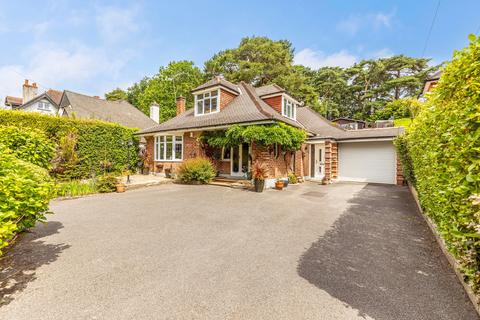 4 bed property, in Queens Park Avenue, £650,000