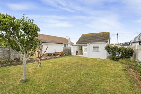 2 bed property, in Gladys Avenue, £310,000