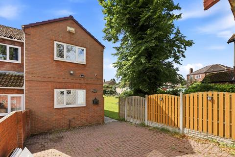 3 bed property, in Lime Tree Court, £200,000