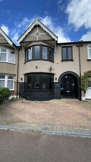 3 bed property, in Shirley Gardens, £565,000