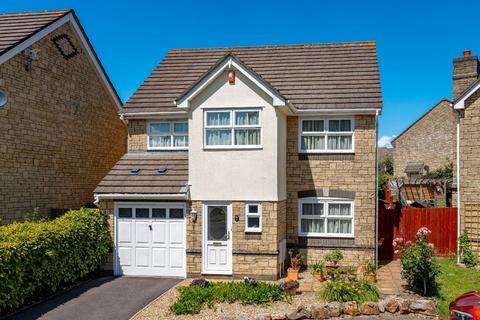 4 bed property, in Family home in an ideal, £435,000