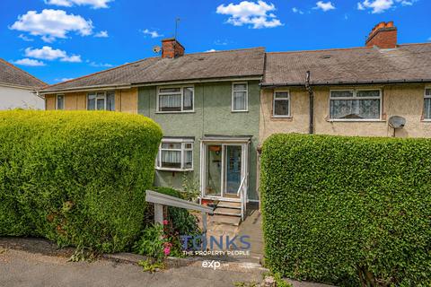 2 bed property, in Highfield Crescent, £170,000