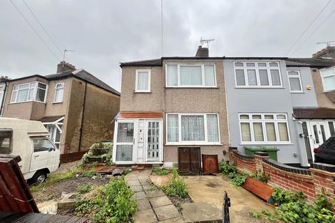 3 bed property, in Gainsborough Road, £400,000