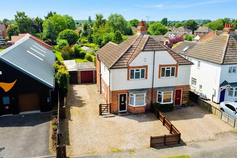 3 bed property, in Queniborough Road, £290,000