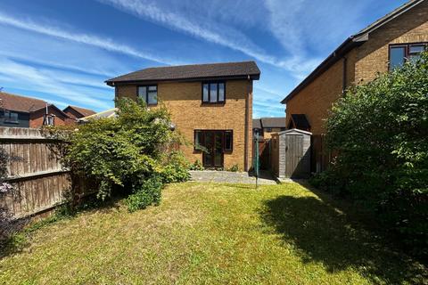 2 bed property, in Becket Close, £260,000