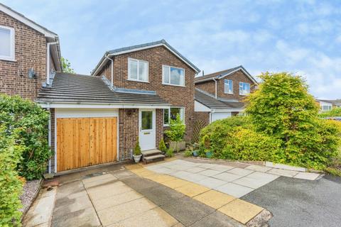 3 bed property, in Friars Close, £356,000