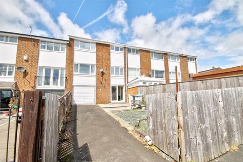3 bed property, in Westfields, £80,000