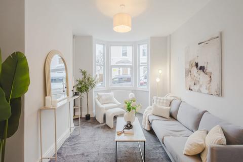 3 bed property, in Clifton Street, £270,000