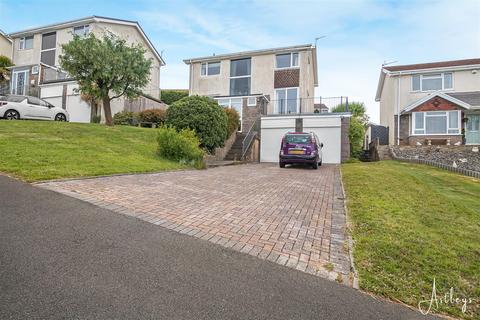 4 bed property, in Pastoral Way, £420,000
