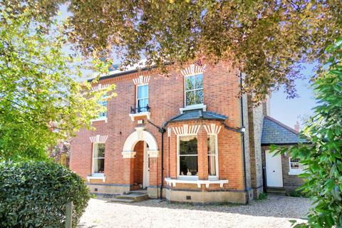 6 bed property, in Eastern Avenue, £1,100,000