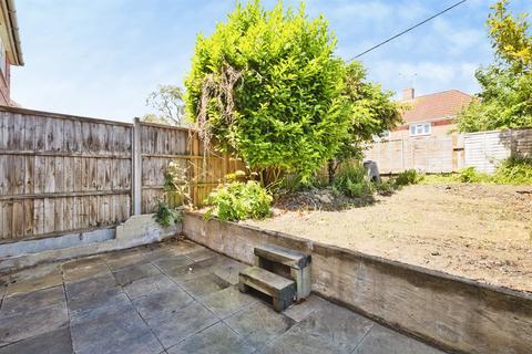3 bed property, in Fielding Road, £190,000