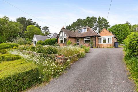 3 bed property, in Forest Side, £600,000