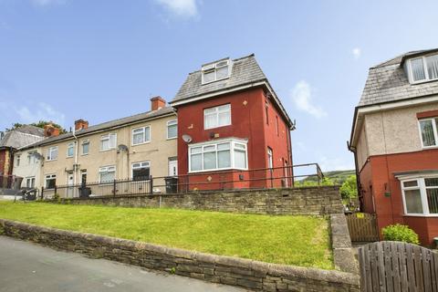 5 bed property, in Ovenden Way, £200,000