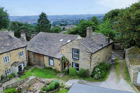 5 bed property, in Bradford BD2, £500,000