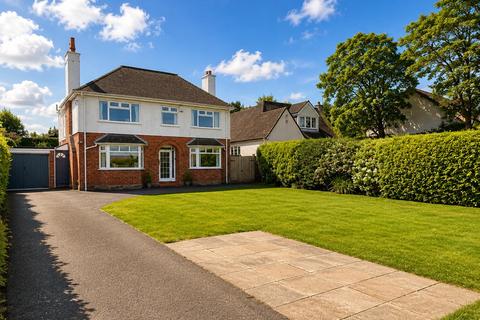 4 bed property, in Oldfield Drive, £750,000