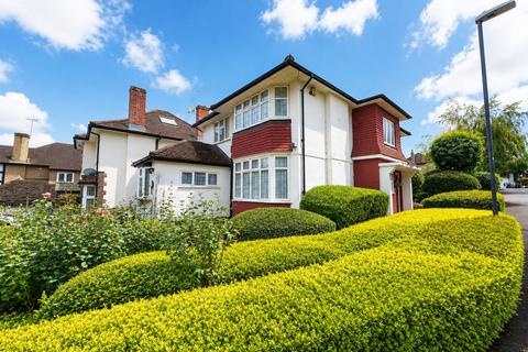4 bed property, in Crest View, £1,250,000