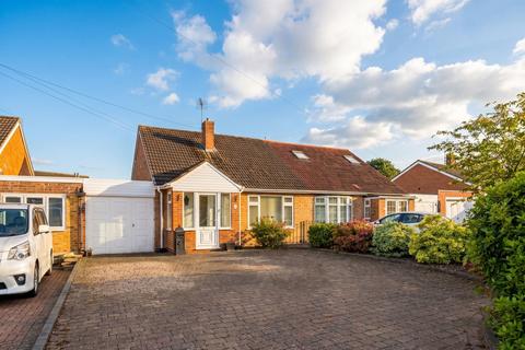 2 bed property, in Mollington Crescent, £375,000