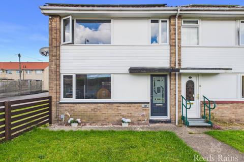 3 bed property, in Stamford Walk, £147,000