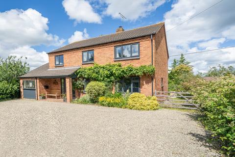 4 bed property, in Orchard View, £600,000