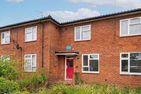 1 bed property, in Ely Gardens, £170,000