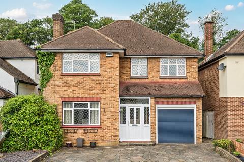 4 bed property, in St. Aubyns Gardens, £900,000