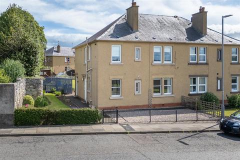 2 bed property, in Roxburgh Street, £130,000