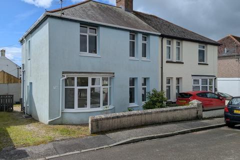 3 bed property, in Fairbourne Road, £285,000
