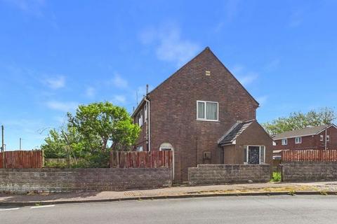 2 bed property, in Sycamore Avenue, £115,000