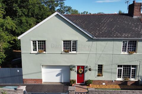 5 bed property, in Birch Grove, £350,000