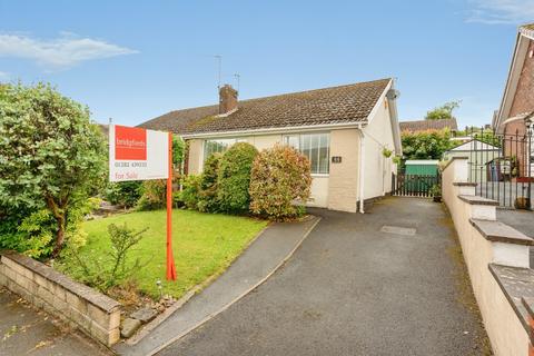 2 bed property, in Harrogate Crescent, £185,000