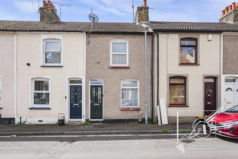 2 bed property, in Alexandra Road, £240,000