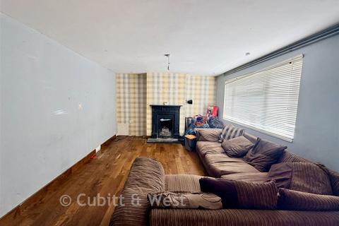 3 bed property, in Manning Road, £230,000