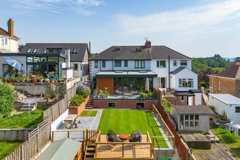 4 bed property, in Argyll Road, £725,000