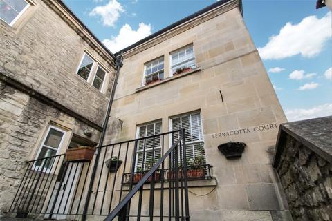 1 bed property, in Silver Street, £235,000