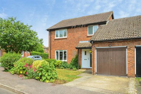 4 bed property, in Sandhurst Court, £750,000