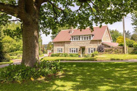 3 bed property, in Oak Cottage, £825,000