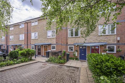 3 bed property, in Amethyst Close, £660,000