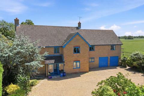 5 bed property, in Yaxley Road, £699,950