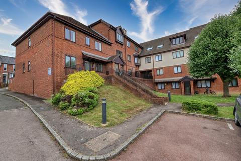 1 bed property, in Totteridge Avenue, £160,000