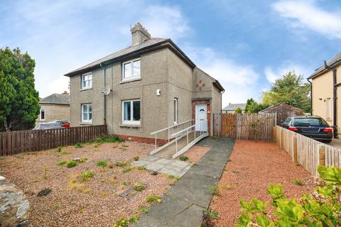 2 bed property, in Lanark Road West, £270,000