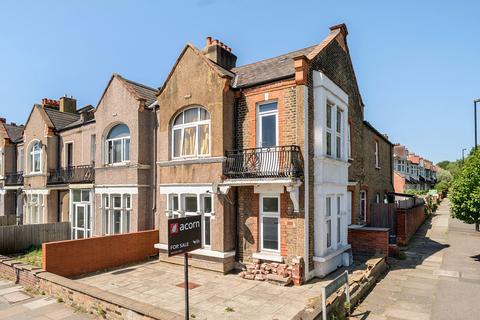 1 bed property, in Stondon Park, £300,000