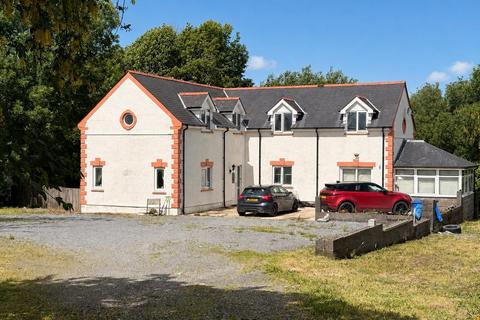 4 bed property, in Trelech, £650,000