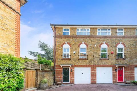 3 bed property, in Collard Place, £1,350,000