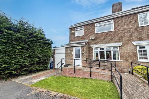 3 bed property, in Fieldside, £140,000