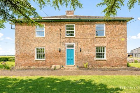 4 bed property, in Gedney Hill, £650,000